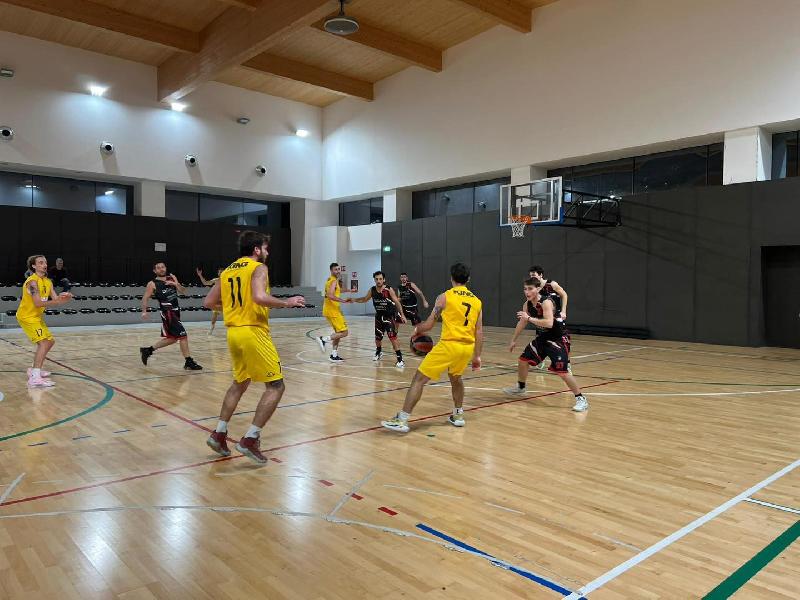 https://www.basketmarche.it/immagini_articoli/25-01-2025/unione-basket-2010-allunga-finale-doma-robur-family-osimo-600.jpg