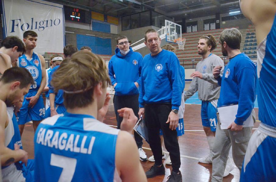 https://www.basketmarche.it/immagini_articoli/25-07-2022/gold-elenco-allenatori-girone-marche-umbria-panchine-assegnare-600.jpg