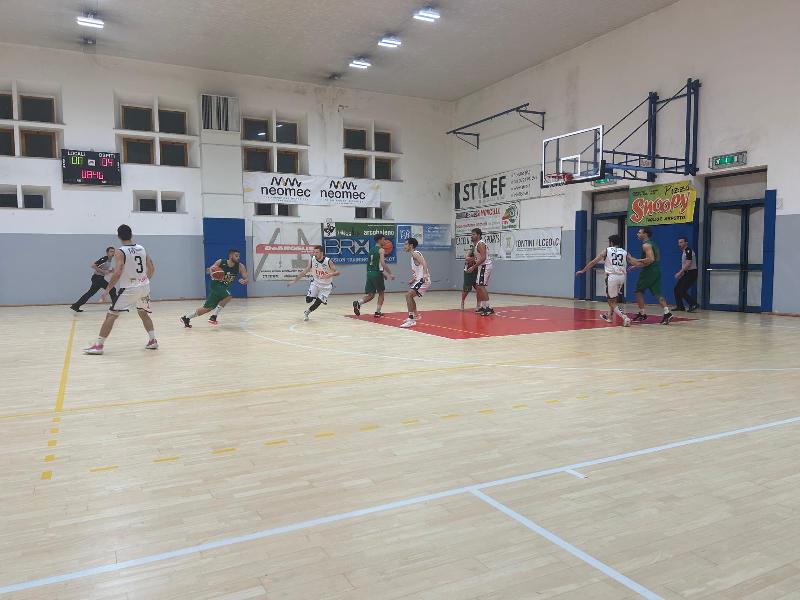 https://www.basketmarche.it/immagini_articoli/25-10-2024/basket-vadese-espugna-campo-basket-giovane-pesaro-600.jpg