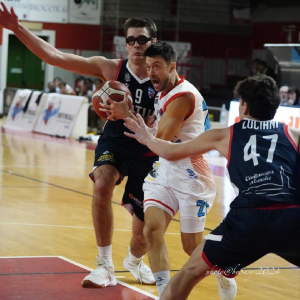 https://www.basketmarche.it/immagini_articoli/25-11-2024/flying-balls-ozzano-portano-casa-punti-virtus-civitanova-600.png