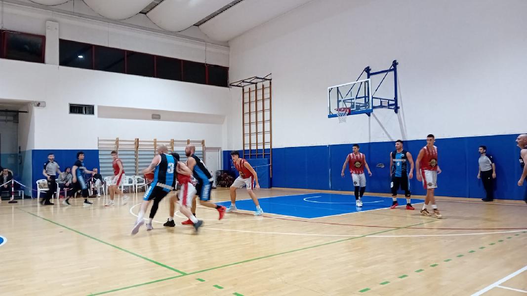 https://www.basketmarche.it/immagini_articoli/26-01-2025/sangiorgese-2000-prende-punti-basket-macerata-600.jpg