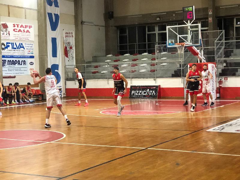 https://www.basketmarche.it/immagini_articoli/26-09-2024/basket-gualdo-test-amichevole-virtus-bastia-600.jpg