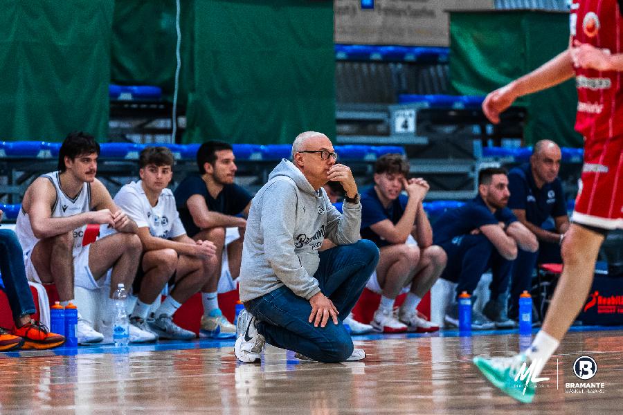 https://www.basketmarche.it/immagini_articoli/26-11-2024/bramante-coach-nicolini-affronteremo-girone-ritorno-apnea-ottenere-massimo-possibile-600.jpg