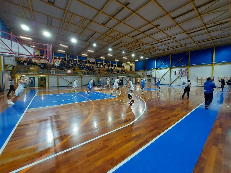 https://www.basketmarche.it/immagini_articoli/26-11-2024/brutta-sconfitta-interna-basket-gubbio-alba-basket-600.jpg