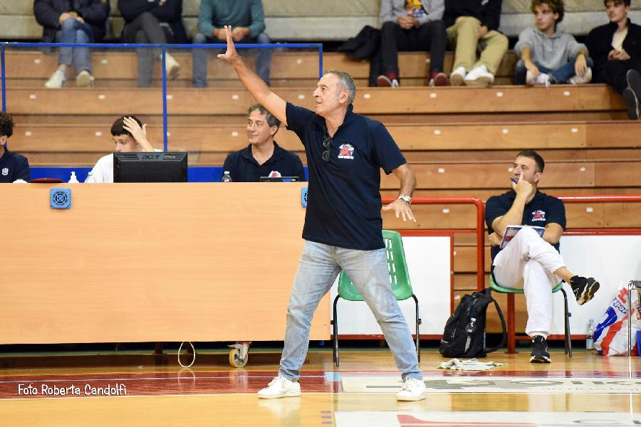 https://www.basketmarche.it/immagini_articoli/26-11-2024/taurus-coach-surico-buonissima-partita-attacco-difesa-preoccupa-infortunio-centanni-600.jpg