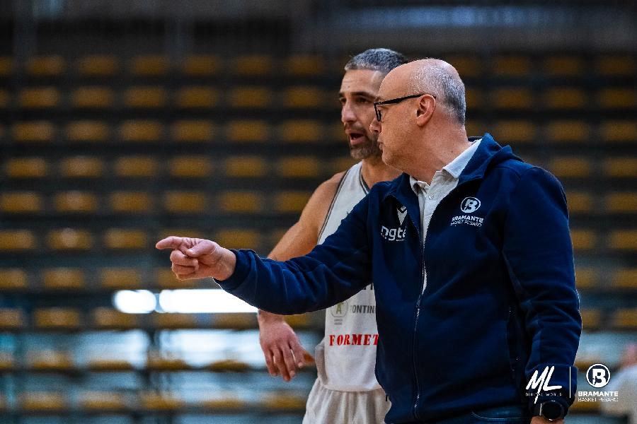 https://www.basketmarche.it/immagini_articoli/27-01-2025/bramante-coach-nicolini-tempo-siamo-scesi-campo-determinazione-abbiamo-registrato-difesa-600.jpg