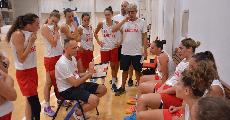 https://www.basketmarche.it/immagini_articoli/27-09-2024/basket-girls-ancona-scena-campo-panthers-roseto-ultimo-test-precampionato-120.jpg