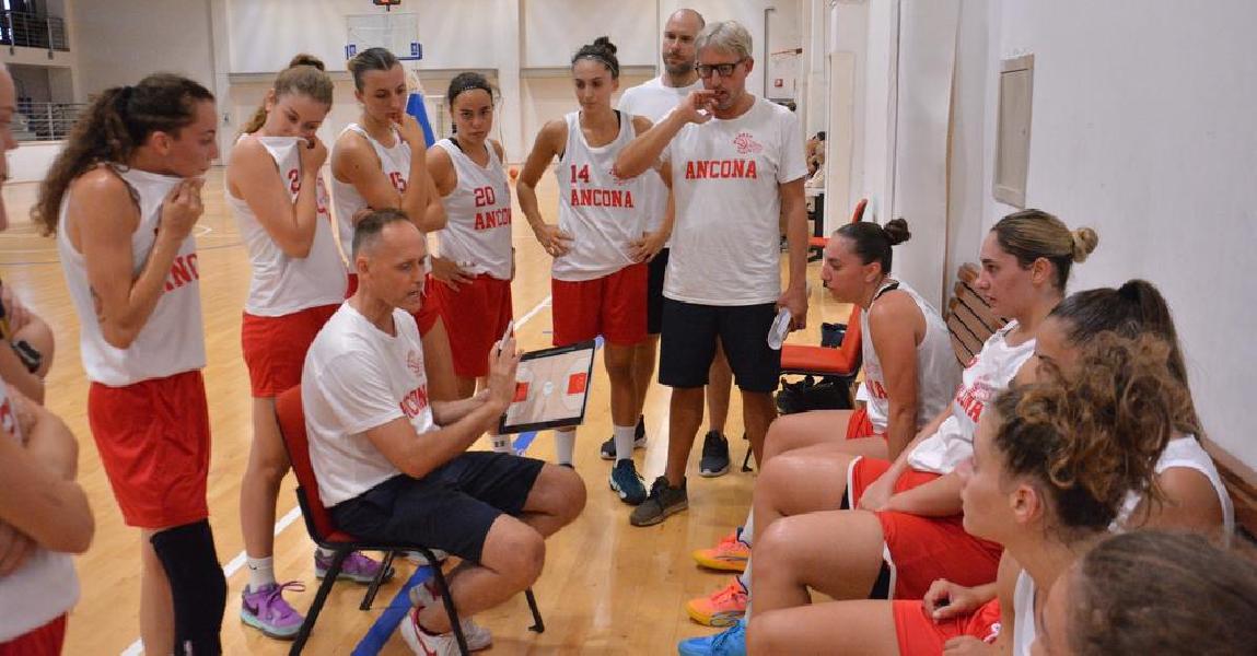 https://www.basketmarche.it/immagini_articoli/27-09-2024/basket-girls-ancona-scena-campo-panthers-roseto-ultimo-test-precampionato-600.jpg