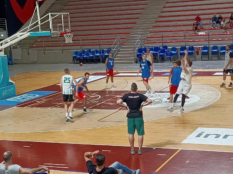 https://www.basketmarche.it/immagini_articoli/27-09-2024/segnali-crescita-campetto-ancona-test-amichevole-taurus-jesi-600.jpg