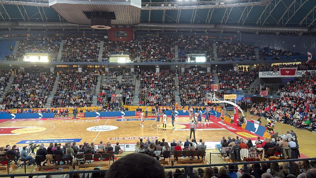 https://www.basketmarche.it/immagini_articoli/28-01-2025/serie-spettatori-andata-comanda-fortitudo-5248-rimini-soldout-600.jpg