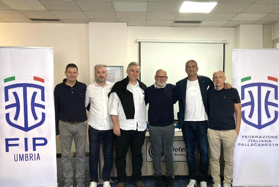 https://www.basketmarche.it/immagini_articoli/29-09-2024/umbria-gianni-antonelli-confermato-presidente-comitato-regionale-600.jpg