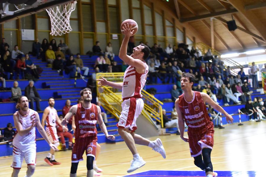 https://www.basketmarche.it/immagini_articoli/30-01-2025/vigor-matelica-sconti-oltre-assenze-supera-pallacanestro-senigallia-600.jpg