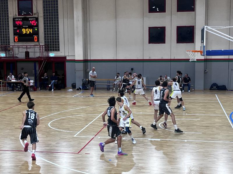 https://www.basketmarche.it/immagini_articoli/30-09-2024/coppa-umbria-atomika-spoleto-espugna-volata-campo-basket-terni-600.jpg