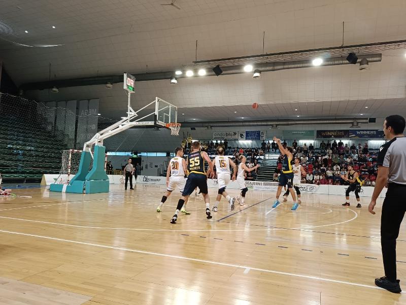 https://www.basketmarche.it/immagini_articoli/30-09-2024/esordio-dimenticare-loreto-pesaro-600.jpg