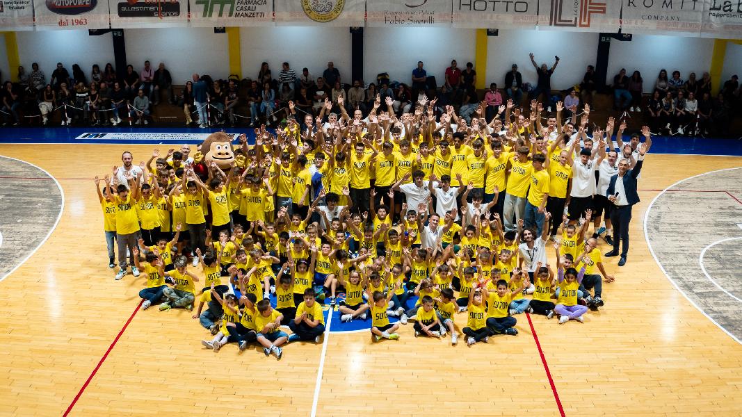 https://www.basketmarche.it/immagini_articoli/30-09-2024/sutor-montegranaro-presentate-squadre-vista-inizio-ufficiale-stagione-2425-600.jpg