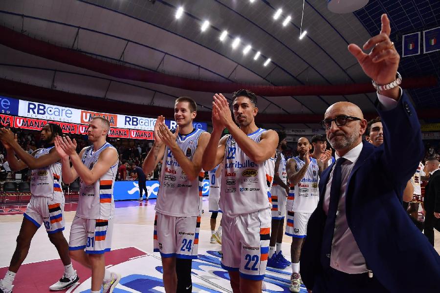 https://www.basketmarche.it/immagini_articoli/30-09-2024/treviso-basket-coach-vitucci-abbiamo-meritato-vincere-farlo-venezia-molto-difficile-significativo-600.jpg