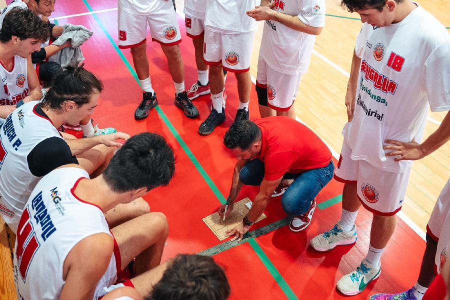 https://www.basketmarche.it/immagini_articoli/30-10-2024/pallacanestro-senigallia-coach-petitto-abbiamo-subito-bella-batosta-spero-serva-lezione-600.jpg