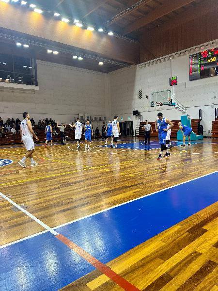 https://www.basketmarche.it/immagini_articoli/30-11-2024/porto-sant-elpidio-basket-espugna-marino-trascinata-super-rupil-600.jpg